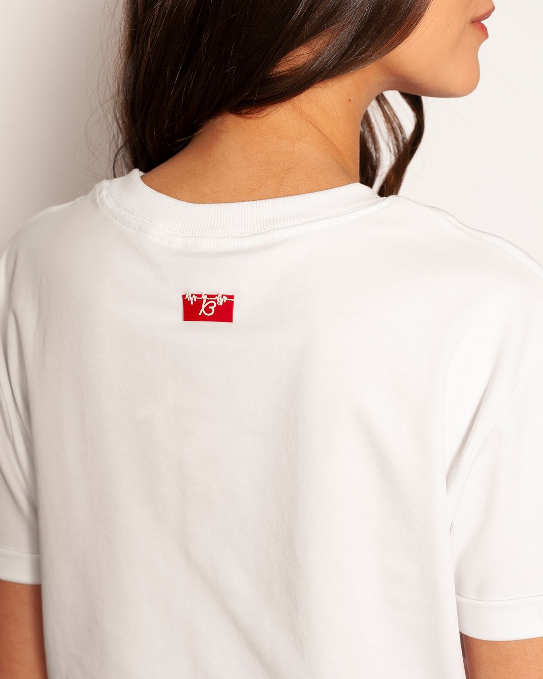 Camiseta Vira Corazones Brillantes Blanco