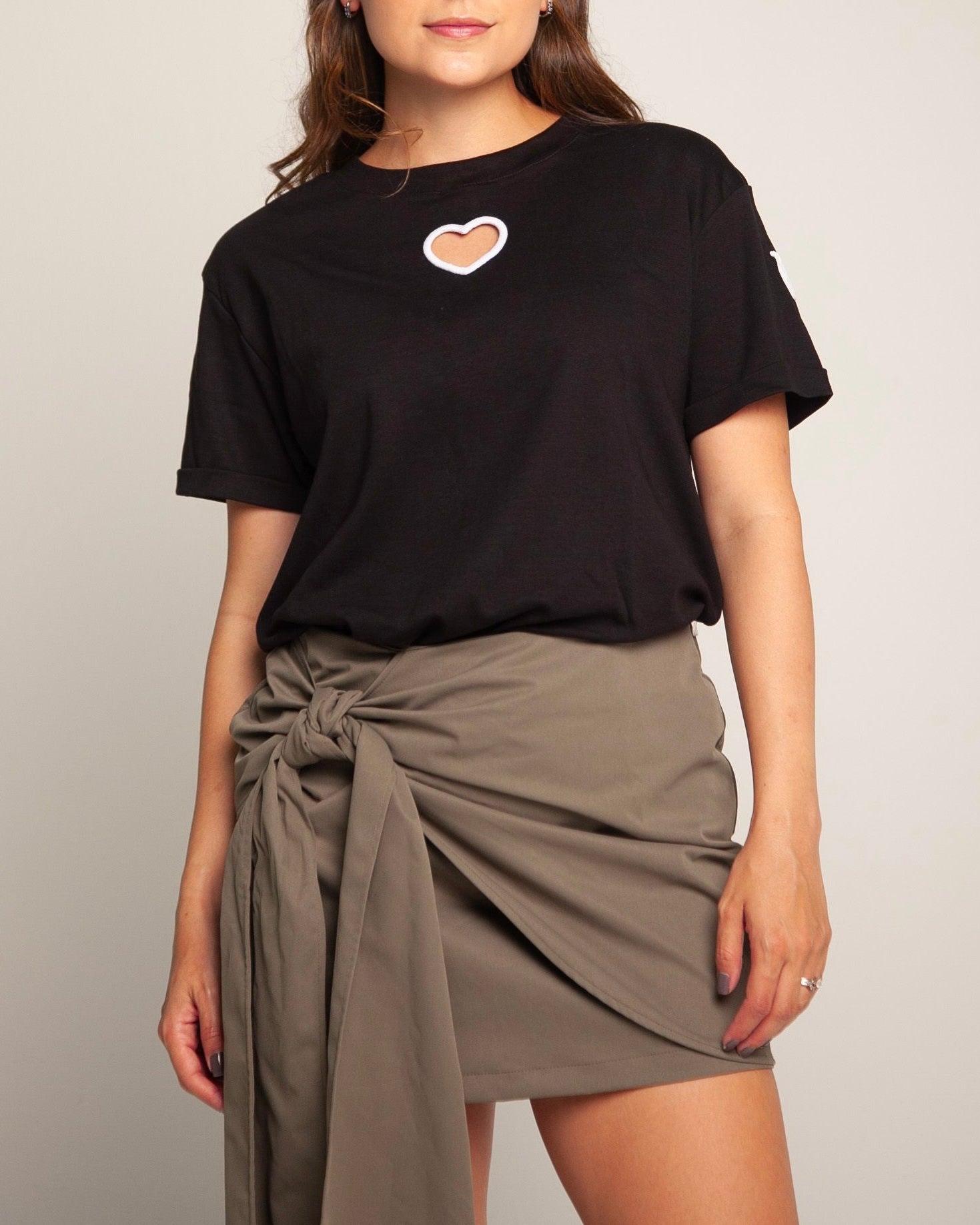 Camiseta Open Heart Negro – BASICAL